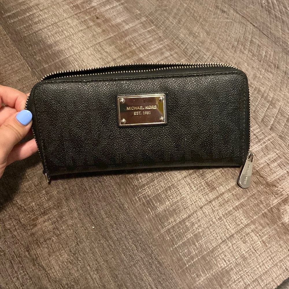 Michael kors black wallet